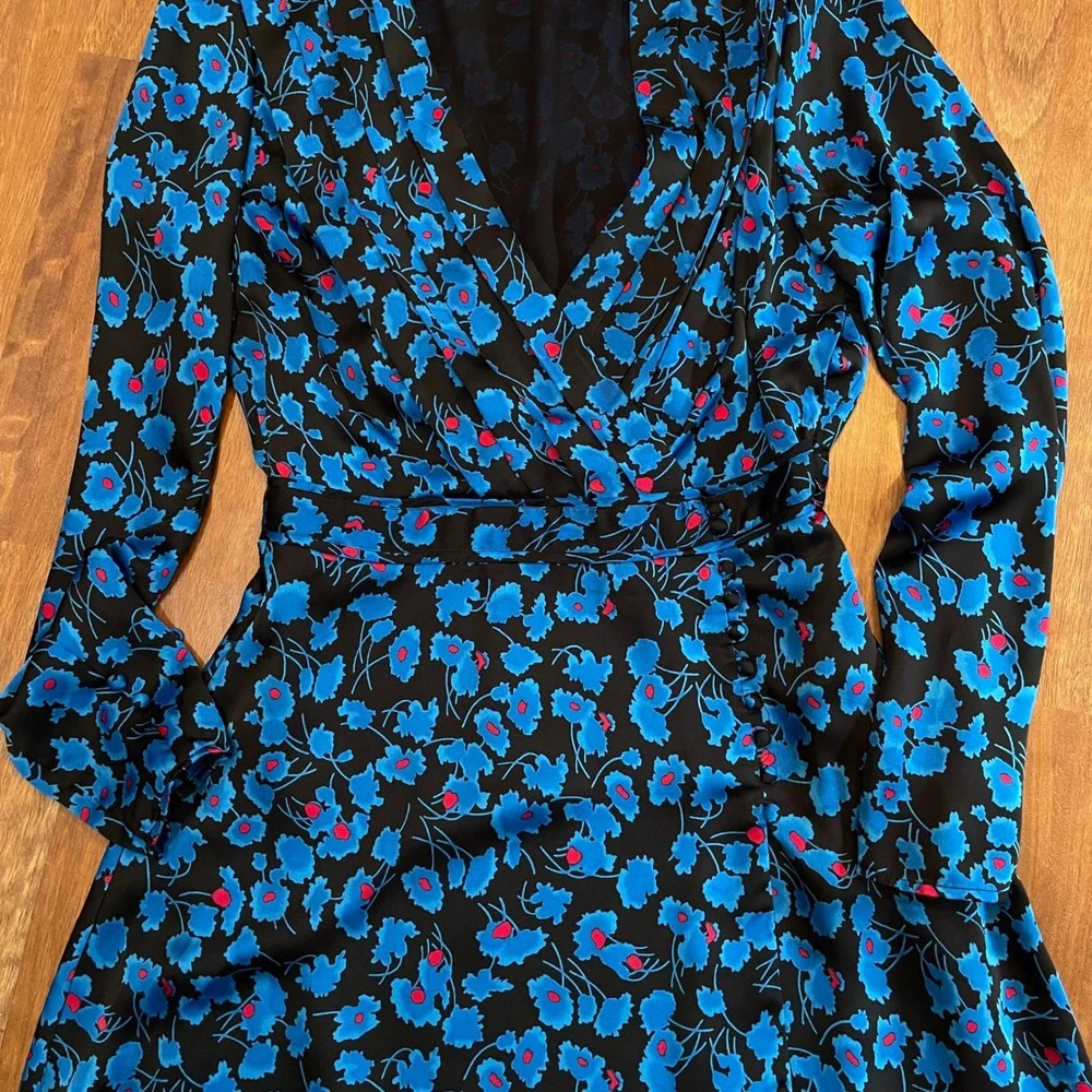 EQUIPMENT Collie Wrap Dress Mini Size Small Blue Black Pleated Chic Silky French